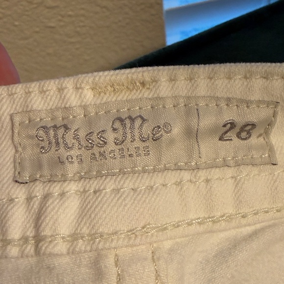 Miss Me White Denim Mid-Rise Shorts - Classic Casual Summer Style - Picture 13 of 14